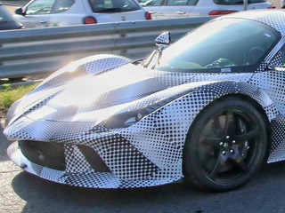 1000馬力超え確実!? フェラーリの次世代ハイパーカー、開発車両をスクープ 画像