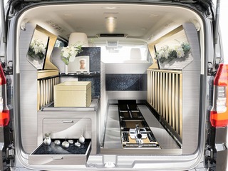 祭壇装備の新型霊柩車、新しい生活様式に対応…光岡自動車が発売 画像