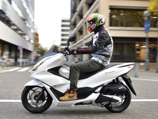 【ホンダ PCX125 試乗】エンジン&車体をフルチェンジ!全方位「死角なし」…青木タカオ 画像