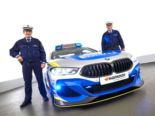 BMW 8シリーズ、620馬力のポリスカーに変身…ACシュニッツァーがカスタム 画像