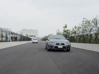 デンソーとKDDI、自動運転に5Gを活用する共同検証を開始 画像