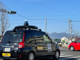 自動運転車と電動車いすを連携、移動サービスが好評価 つくば市で実証実験を実施 画像