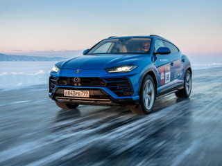 ランボルギーニのSUV、『ウルス』…氷上で298km/hの最高速計測 画像