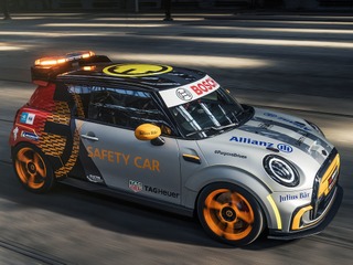 MINIのEV、フォーミュラEのペースカーに…将来市販の高性能版「JCW」を示唆 画像