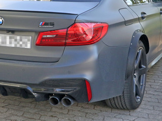 極太タイヤのBMW M5? 謎のプロトタイプの正体は 画像
