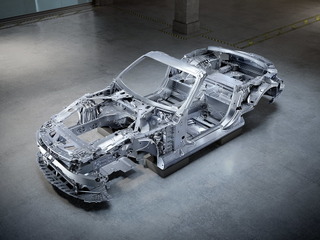 メルセデスAMG SL 開発中、ホワイトボディの写真…単体重量は約270kg 画像