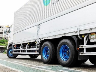 高輝度メタリックカラーホイール、3層塗膜構造 トピー工業が商用車向けに開発 画像