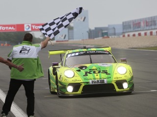 【ニュル24時間】14時間半の中断、アイフェルスプリントを制したのはマンタイ・ポルシェ 画像