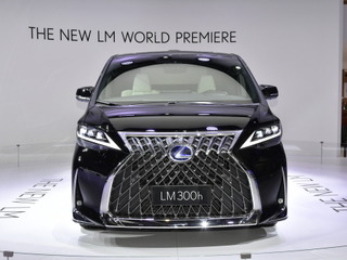 レクサス高級ミニバン『LM』日本販売に向けて執るべき戦略とは 画像