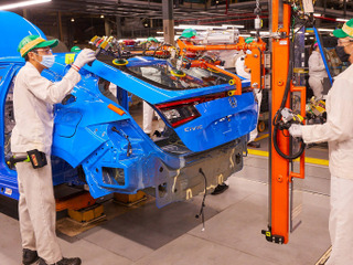 ホンダ シビック 新型、生産開始…米で初めてハッチバック組み立て 画像