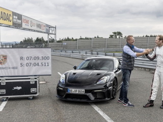 ポルシェ 718 ケイマン に頂点、「GT4 RS」開発中 11月デビューへ 画像