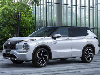新型アウトランダーPHEV、Xmasイルミネーションを点灯…東京丸の内で社会実験 画像