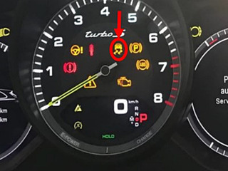 ポルシェ 25車種、点灯機能点検時にPSM警告灯が点灯しないおそれ…1000台をリコール 画像