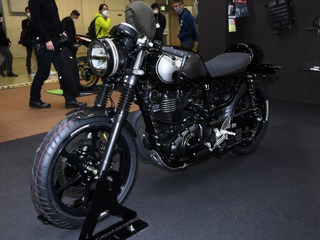 ホンダ『GB』をセパハン・バックステップでカフェレーサー化!アクティブが人気モデル3種をカスタム…東京モーターサイクルショー2022 画像