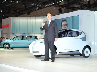 【東京モーターショー09】ゴーン日産社長、ランドグライダー を量産開発へ 画像
