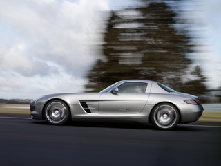 【メルセデスベンツ SLS AMG 試乗】300SL の復刻版ではない…河村康彦 画像