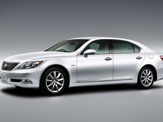 レクサス LS 4車種4509台、ハンドル中立がずれる 画像