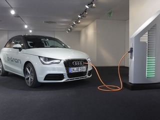 アウディ、主力工場にEV充電用の太陽光発電設備 画像