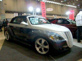 【東京オートサロン11】GIMMICクライスラー…シンプルに原型をいかしながら 画像