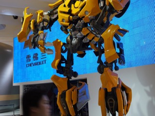 【上海モーターショー11】シボレーブースにトランスフォーマー出現 画像