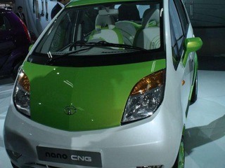 【デリーモーターショー12】タタが超低価格車 ナノ のCNG仕様を披露 画像