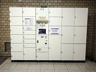 荷物無人受け渡し機能付きロッカー 地下鉄で実証実験 画像