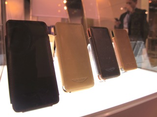 【CES13】beyzacases、iPhoneケースでアストンマーチンとコラボ…ヴァンキッシュの展示も 画像