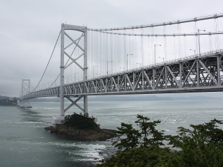 道路の下にある四国の新幹線…大鳴門橋と瀬戸大橋 画像