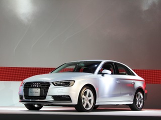 【アウディ A3/S3セダン 発表】“名指し”ライバルのスバル レガシィ B4と比較 画像