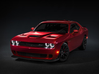 ダッジ チャレンジャー 、最強707psの「ヘルキャット」…量産第一号車をチャリティオークションに 画像