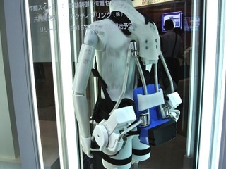 【国際物流総合展14】荷物の積み降ろしはパワースーツで楽ラク! 画像