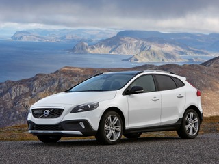 ボルボ V40 クロスカントリー、欧州仕様に新エンジン…2.0ターボは245hp 画像