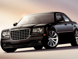 クライスラー 300C のフラッグシップモデル「SRT8」を日本発売 画像