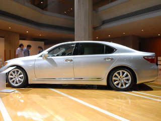 【レクサス LS 新型発表】ロングボディは? 画像