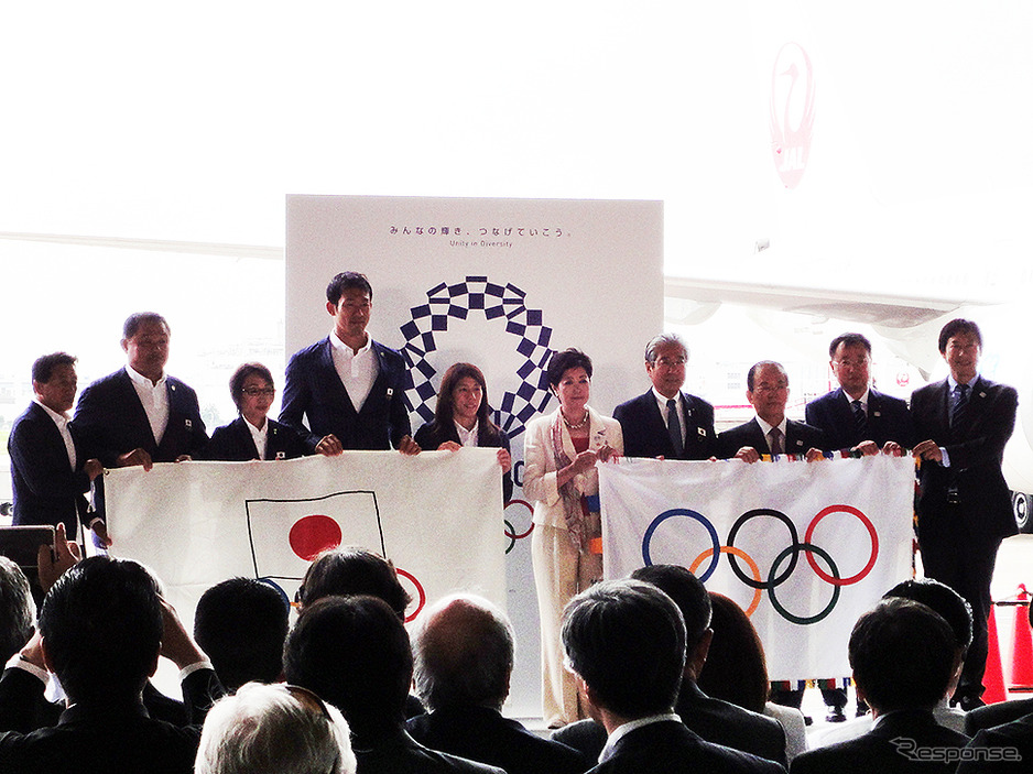 リオ五輪選手団や都知事を乗せたjal Ana機 羽田着 吉田沙保里は スタボー側 から 11枚目の写真 画像 レスポンス Response Jp リオ五輪選手団や都知事を乗せたjal Ana機 羽田着 吉田沙保里は スタボー側 から 11枚目の写真 画像 レスポンス Response Jp