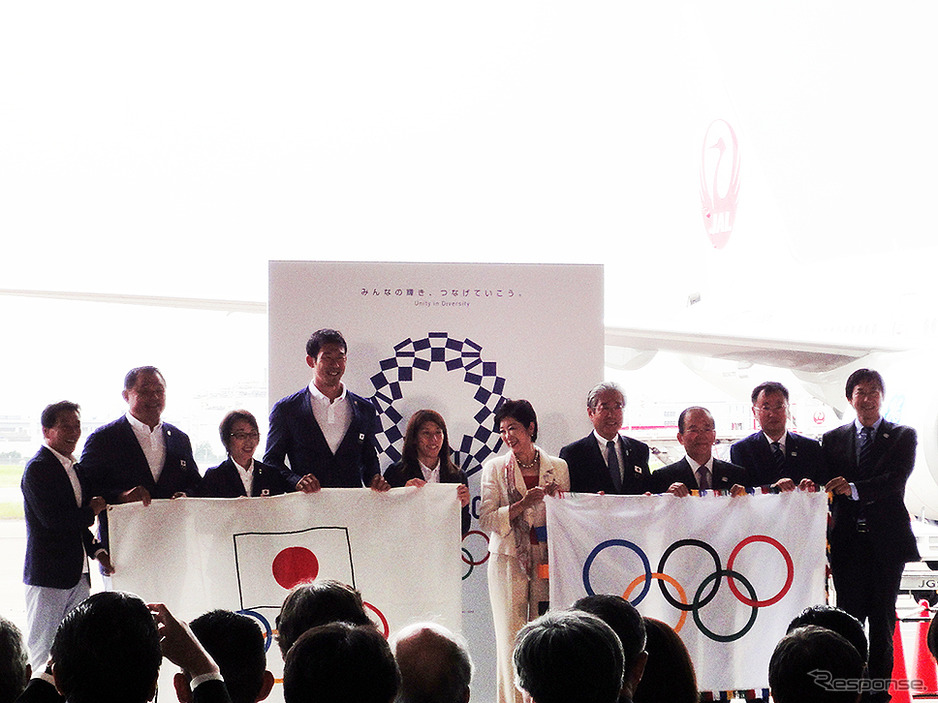 リオ五輪選手団や都知事を乗せたjal Ana機 羽田着 吉田沙保里は スタボー側 から 3枚目の写真 画像 レスポンス Response Jp リオ五輪選手団や都知事を乗せたjal Ana機 羽田着 吉田沙保里は スタボー側 から 3枚目の写真 画像 レスポンス Response Jp