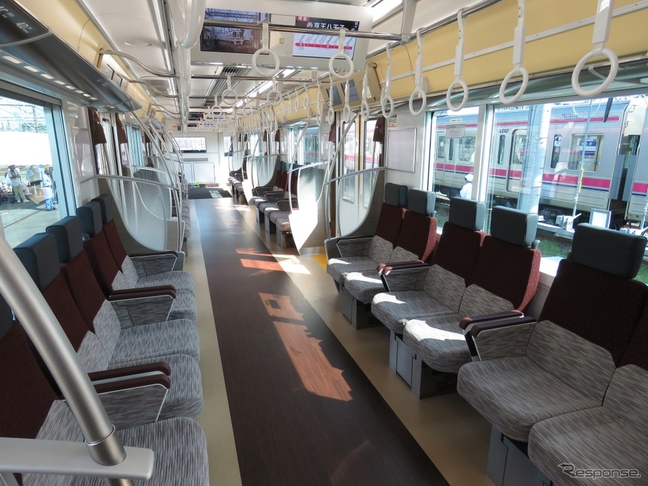 京王電鉄 16年ぶり新型車両 5000系 公開 座席指定列車は2018年春