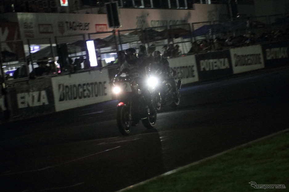 鈴鹿8耐 ヨシムラの歴代優勝バイク ライダーが競演 前夜祭で夢のデモラン 8枚目の写真 画像 レスポンス Response Jp