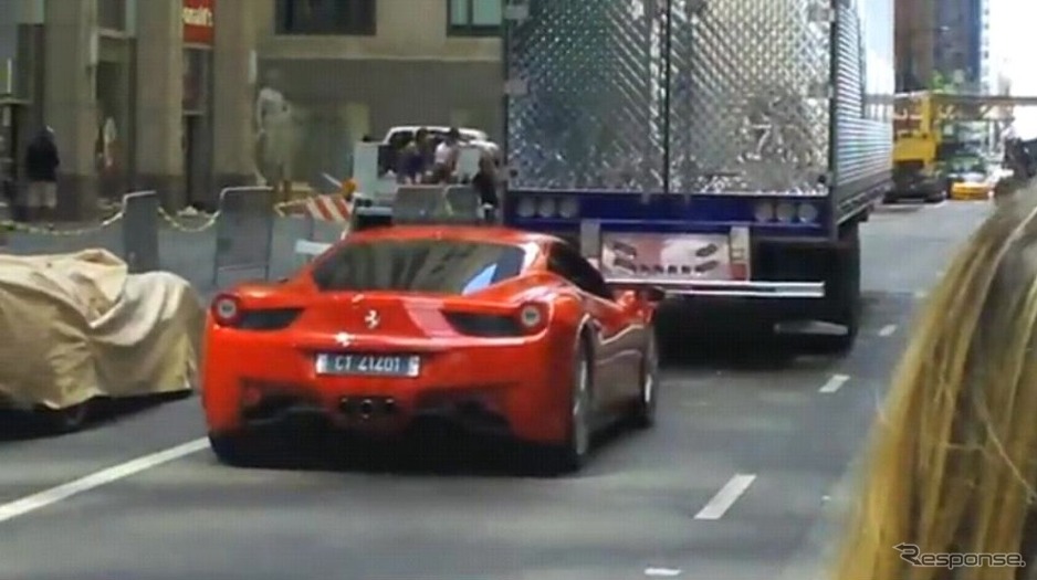 動画 映画 トランスフォーマー3 にフェラーリ 458イタリア 2枚目の写真 画像 レスポンス Response Jp