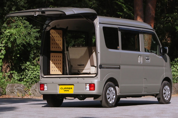 日産『クリッパー』に「マルチラック」、荷室アレンジ自在で車中泊にも対応…210万6500円から