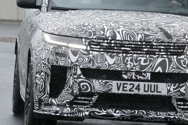 センターに極太マフラー装着！『レンジローバー・スポーツSV』が現行初のアップグレードへ