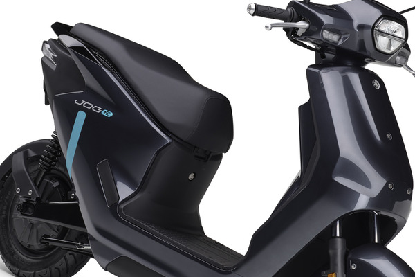 ヤマハの原付「ジョグ」が新型電動スクーターに変身！ ホンダの交換式バッテリー採用、本体のみ販売で15万9500円