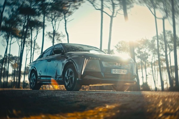 DSの新型EVセダン『N°8』、充電なしで750km走破…理論上の航続は800km超