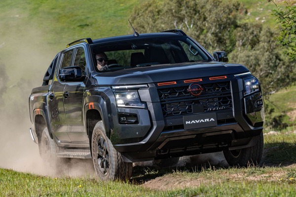 日産のピックアップトラック『ナバラ』が新型に、三菱『トライトン』と基本共用…フロントは専用デザインに