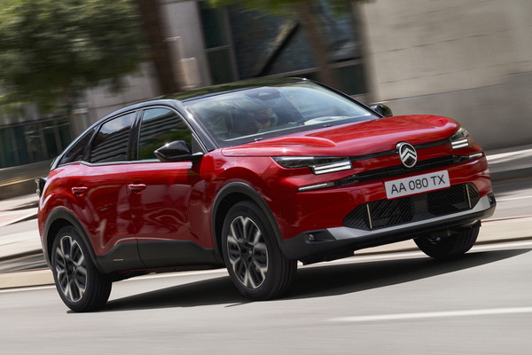 シトロエン『C4 MAX HYBRID』、ブラックルーフ採用で精悍なデザインに…436万円