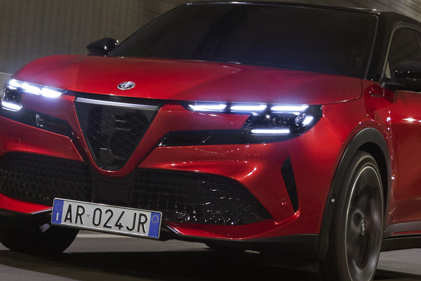 【アルファロメオ ジュニア 新型試乗】音でも魅了する官能派も、HV化でおりこうさんに？…岩貞るみこ