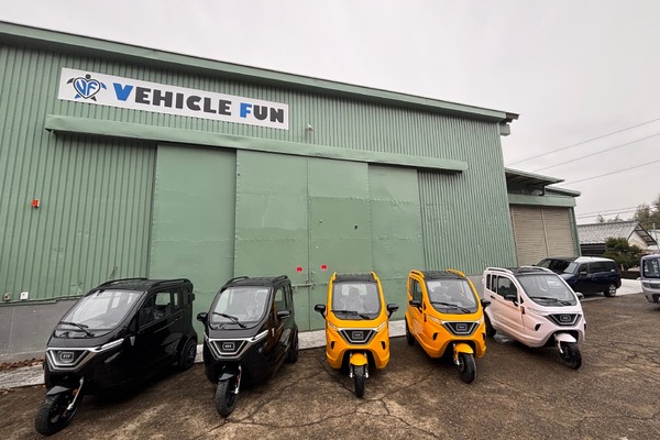 三輪EVミニカー「アーバントライカー」、ドア付きの3色を発売　価格は132万円から