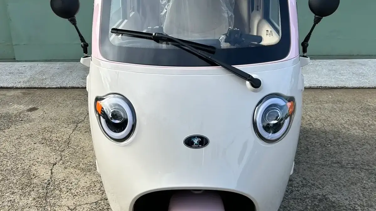 三輪EV『coffret』のパステルピンク＆アイボリー