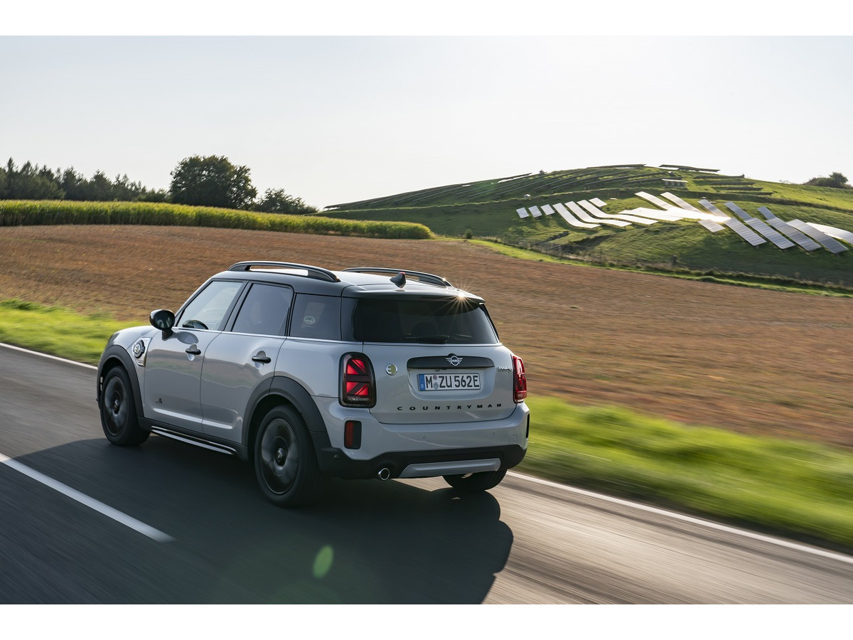 Mini クロスオーバー 改良新型 力強いエクステリアに刷新 価格は430万円より レスポンス Response Jp