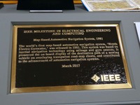 『iEEEマイルストーン』の認定された「ホンダ・エレクトロ・ジャイロケータ」の銘板